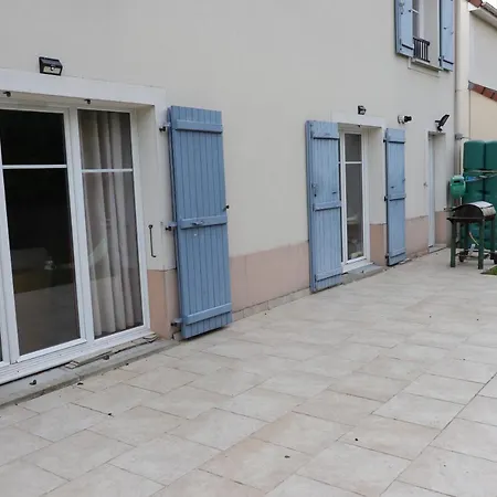 Ma Grace Проживание в семье Савигны-Ле-Темпле